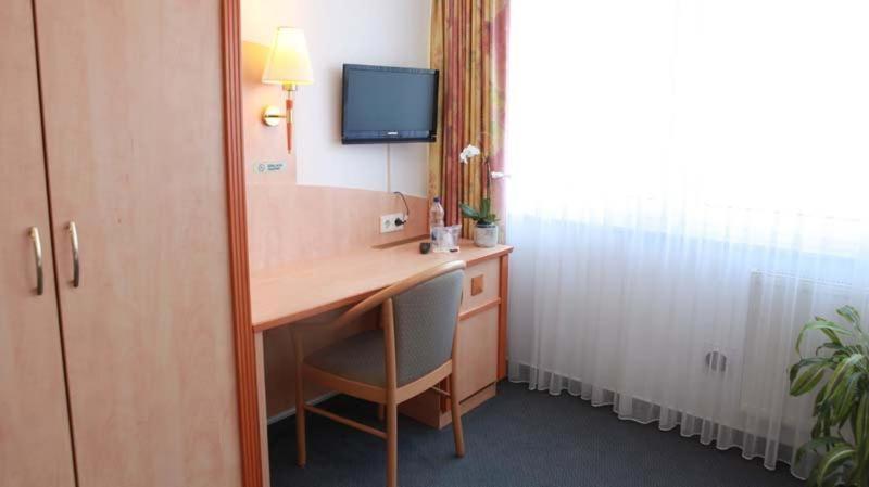 Hotel Wetterau - Self-Check-In Wolfersheim Exterior photo